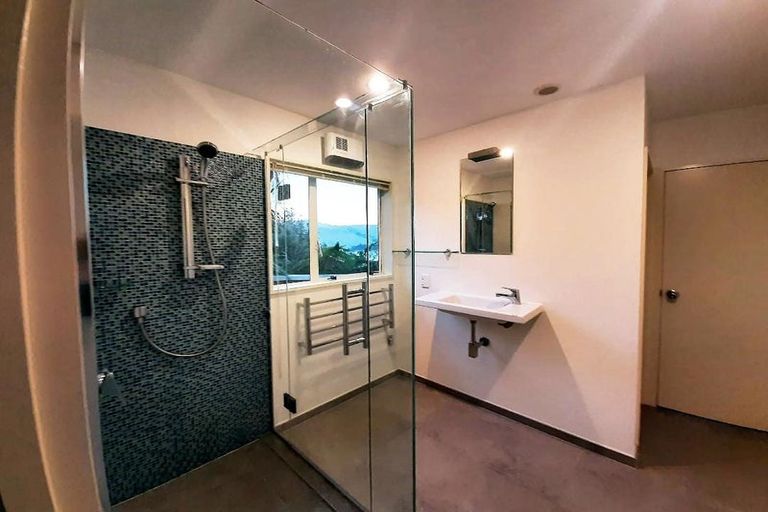 Photo of property in 10 Selwyn Parade, Lyttelton, 8082