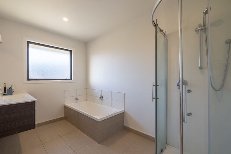 Photo of property in 52 Minaret Ridge, Wanaka, 9305