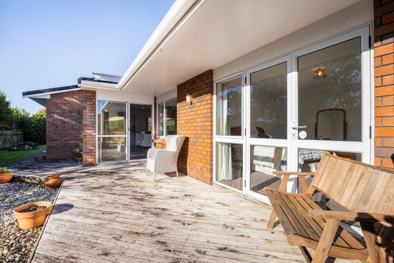 Photo of property in 3a Kinross Drive, Merrilands, New Plymouth, 4312