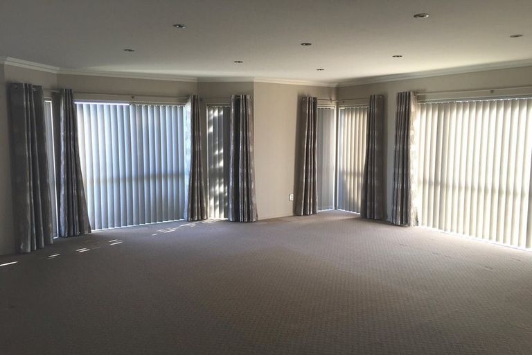Photo of property in 11 Jomard Terrace, Northcross, Auckland, 0632