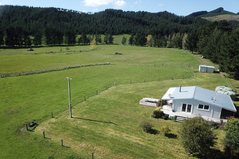 Photo of property in 545 Whakatomotomo Road, Pirinoa, Featherston, 5772