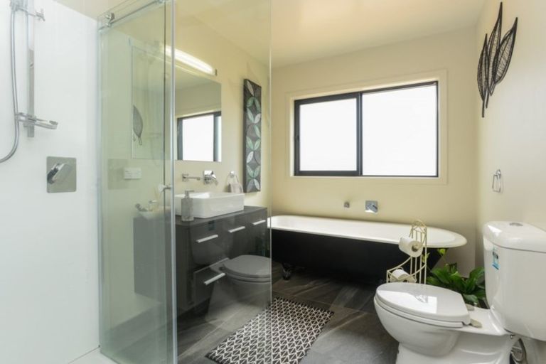 Photo of property in 71 Pirau Road, Fernhill, Napier, 4183