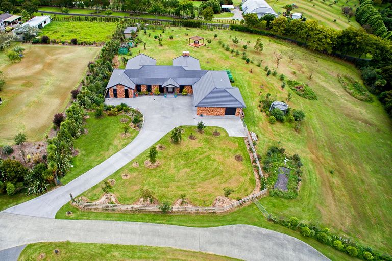 Photo of property in 82a Shaw Road, Oratia, Auckland, 0604