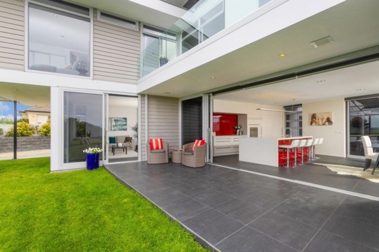 Photo of property in 7 Karemoana Drive, Te Atatu Peninsula, Auckland, 0610