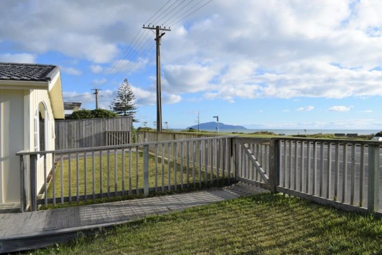 Photo of property in 68 Marine Parade, Otaki Beach, Otaki, 5512