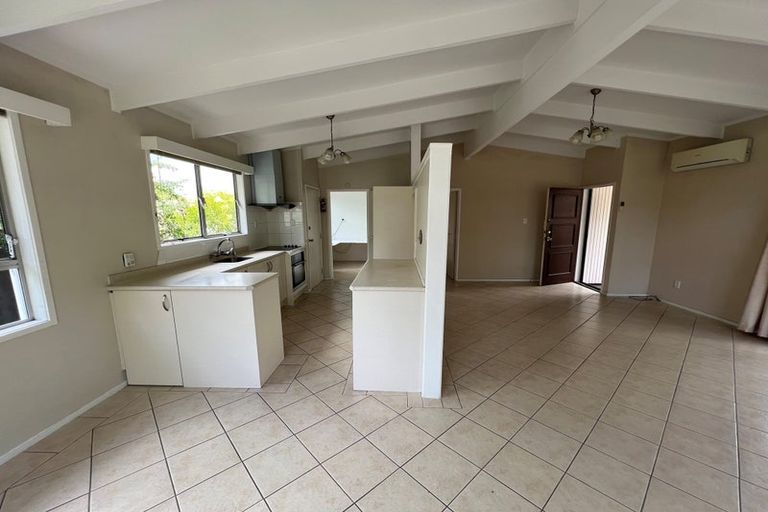 Photo of property in 3 Kerria Place, Sunnynook, Auckland, 0620