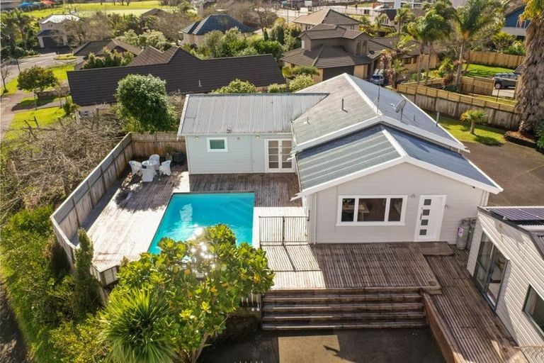 Photo of property in 14 Scarlet Oak Drive, Schnapper Rock, Auckland, 0632