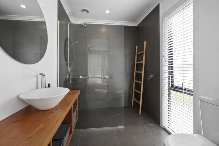 Photo of property in 12 Lancewood Way, Kinloch, Taupo, 3377