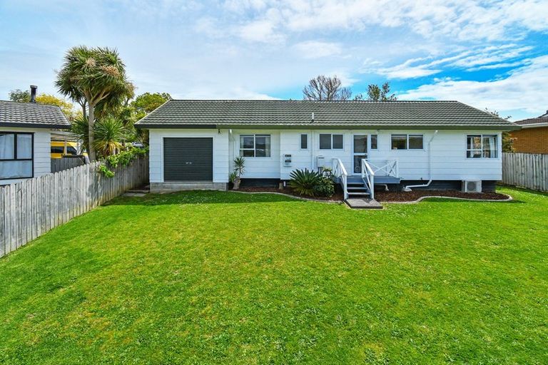 Photo of property in 6 Lorelei Place, Opaheke, Papakura, 2113