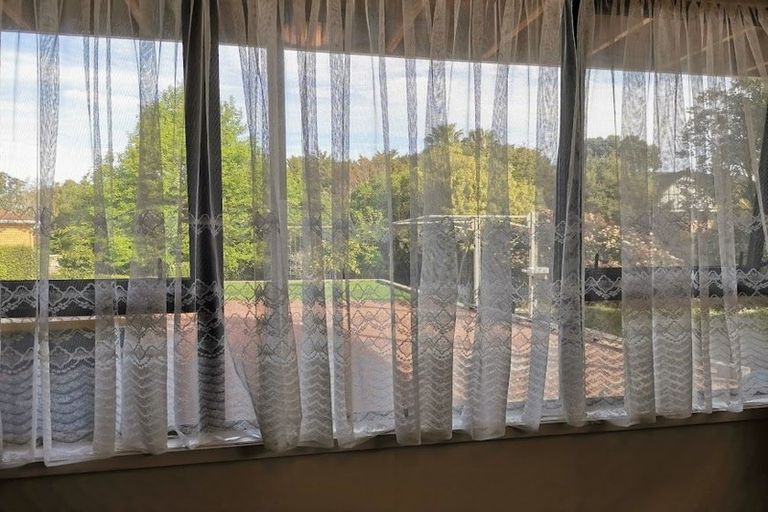 Photo of property in 172 Wiseley Road, West Harbour, Auckland, 0618