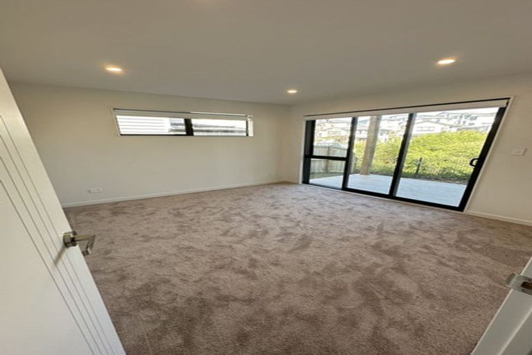 Photo of property in 20 Baumea Rise, Massey, Auckland, 0614