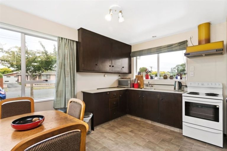 Photo of property in 2/17 Cotswold Avenue, Bishopdale, Christchurch, 8053