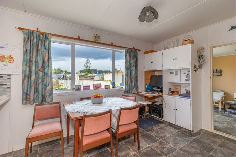 Photo of property in 5 Ngatiawa Street, Himatangi Beach, Foxton, 4891