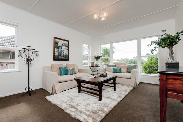 Photo of property in 40 Portadown Avenue, Pakuranga Heights, Auckland, 2010