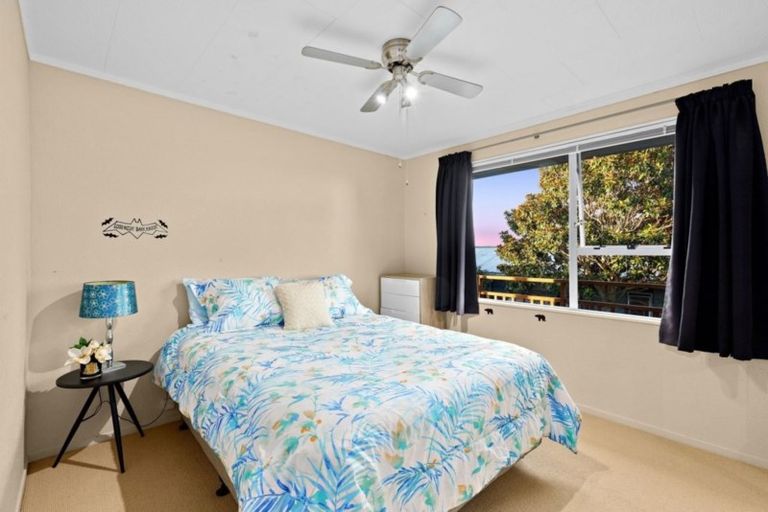 Photo of property in 12 Beauchamp Drive, Massey, Auckland, 0614