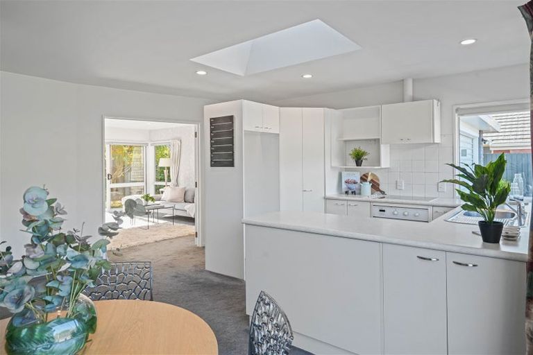 Photo of property in 60a Middlepark Road, Sockburn, Christchurch, 8042