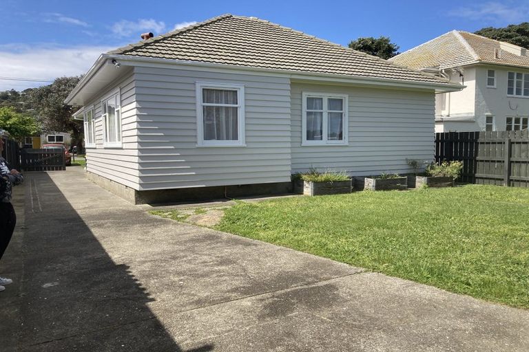 Photo of property in 16 Strathmore Avenue, Strathmore Park, Wellington, 6022