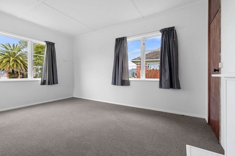 Photo of property in 10 Mcgregor Crescent, Masterton, 5810