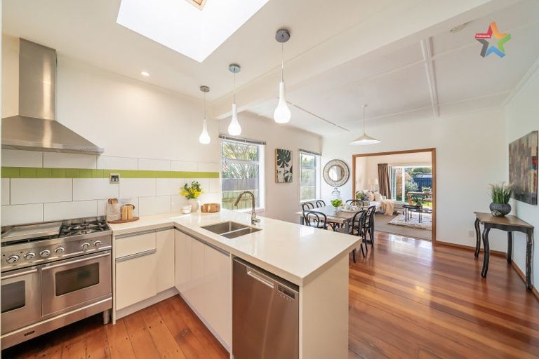 Photo of property in 11 Wai-iti Crescent, Woburn, Lower Hutt, 5010