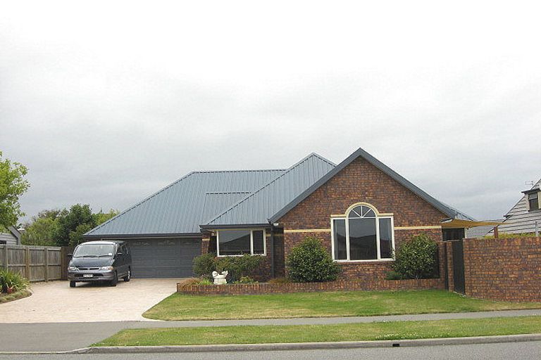 Photo of property in 18 Broadhaven Avenue, Parklands, Christchurch, 8083