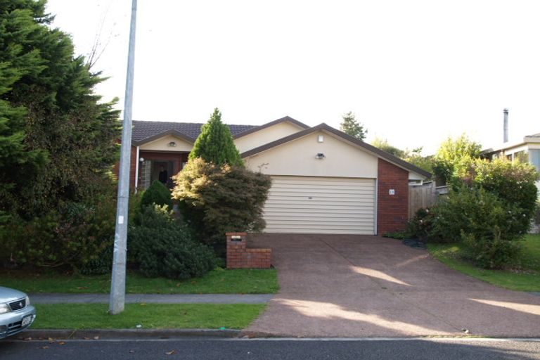 Photo of property in 16 Bob Charles Drive, Golflands, Auckland, 2013