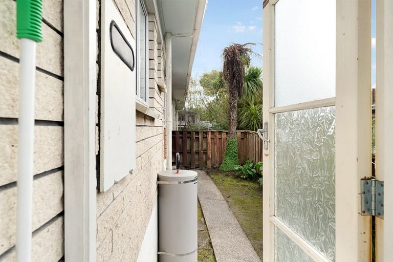 Photo of property in 1/38 Divich Avenue, Te Atatu South, Auckland, 0610