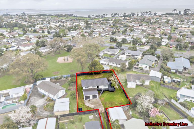 Photo of property in 15 Becker Drive, Weymouth, Auckland, 2103