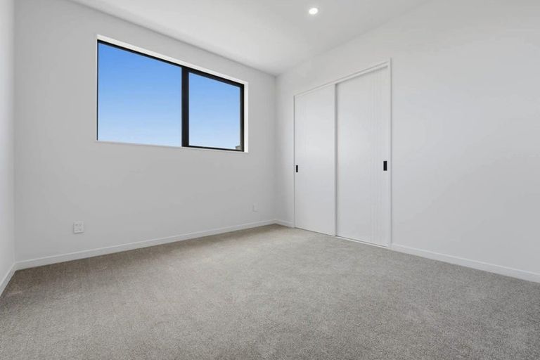 Photo of property in 5 Halcyon Bay Lane, Wainui, 0992
