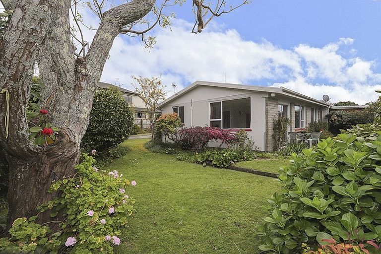 Photo of property in 2/138 Welcome Bay Road, Welcome Bay, Tauranga, 3112
