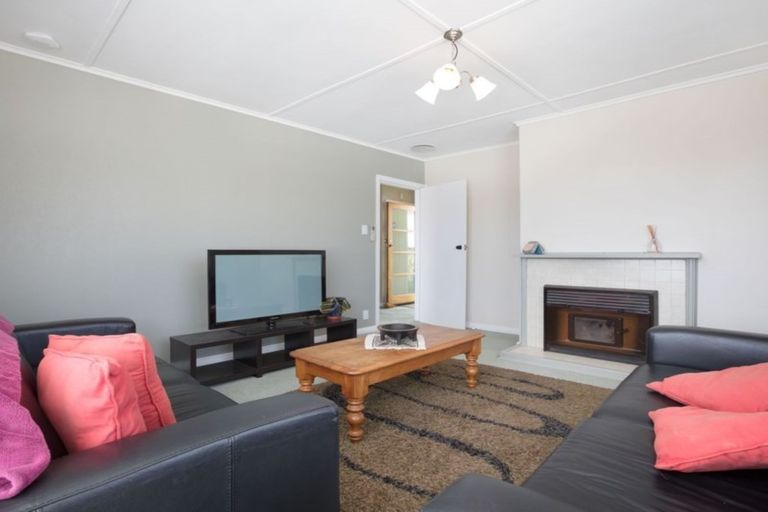 Photo of property in 10 Maher Place, Ranui, Porirua, 5024