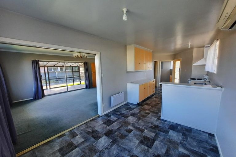 Photo of property in 4 Davidson Crescent, Hornby, Christchurch, 8042