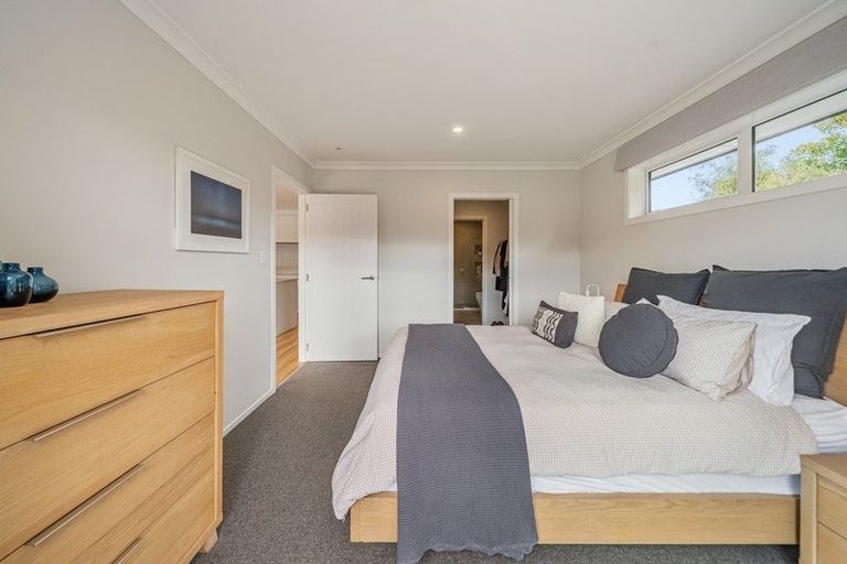 Photo of property in 15 Rewarewa Way, Timberlea, Upper Hutt, 5018