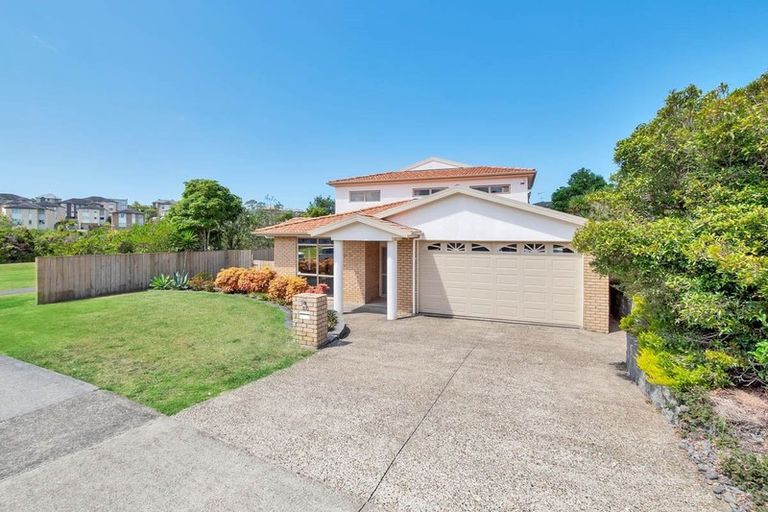 Photo of property in 60 Medallion Drive, Oteha, Auckland, 0632
