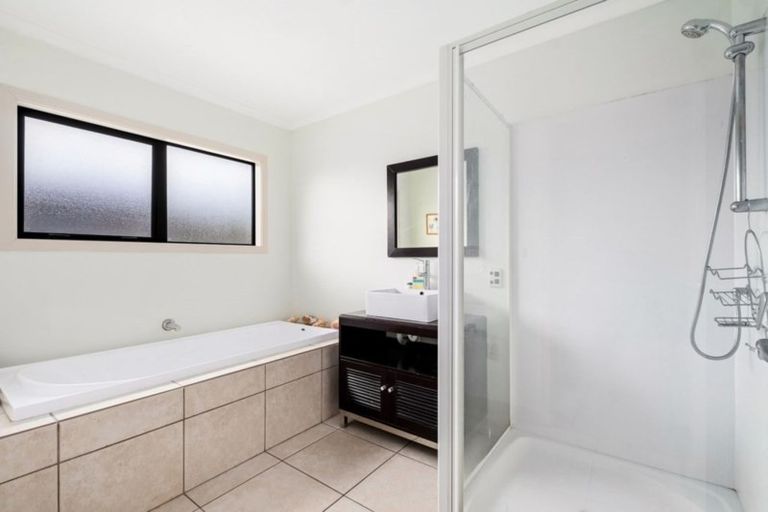 Photo of property in 8 Alpha Close, Wanaka, 9305