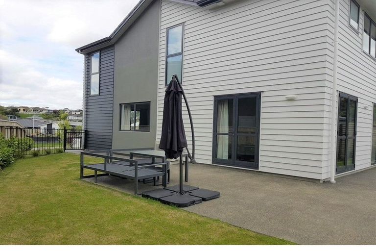 Photo of property in 1e Breakwater Way, Whitby, Porirua, 5024