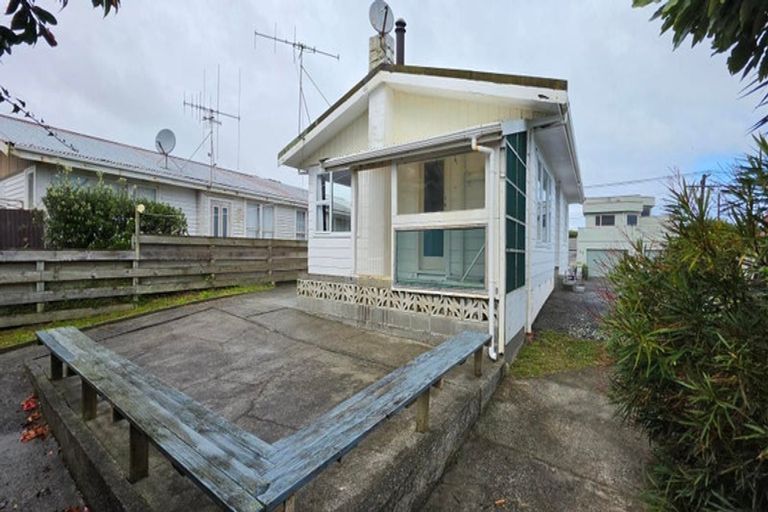 Photo of property in 44 Manuka Street, Otaki Beach, Otaki, 5512