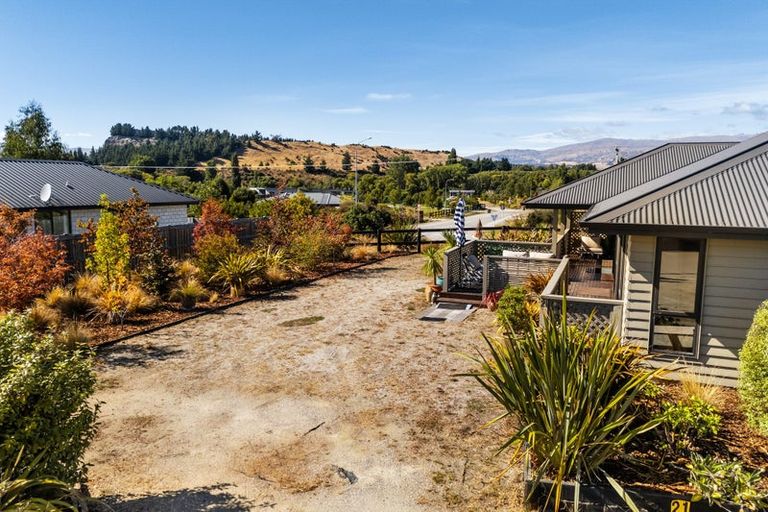 Photo of property in 21 Frye Crescent, Albert Town, Wanaka, 9305