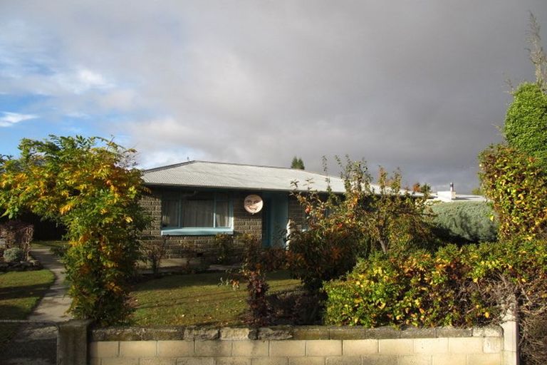 Photo of property in 2 Pyke Street, Clyde, 9330