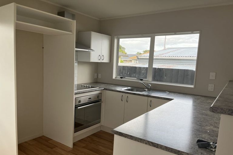 Photo of property in 33 Durham Street, Te Atatu Peninsula, Auckland, 0610