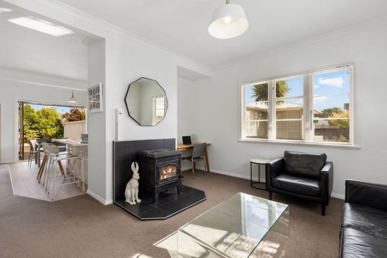 Photo of property in 16 Avon Street, Waterloo, Lower Hutt, 5011