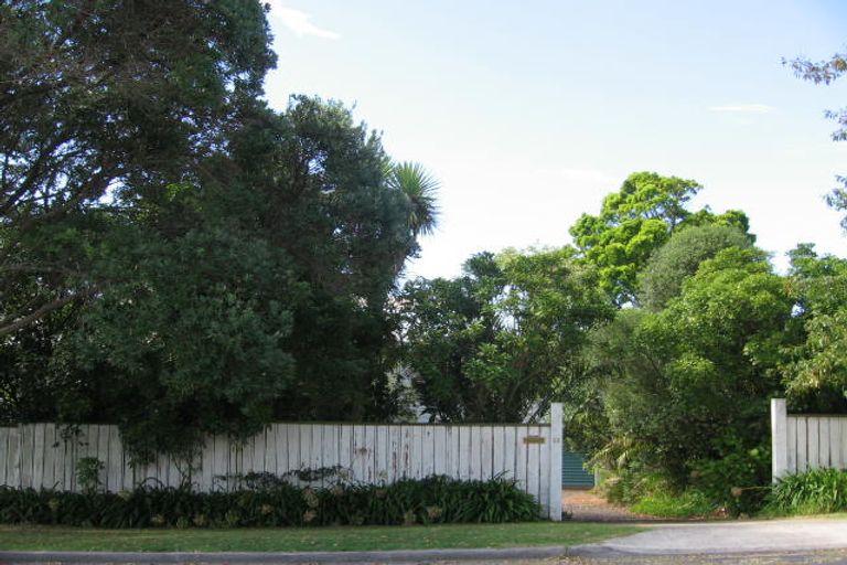 Photo of property in 22 Sharon Road, Waiake, Auckland, 0630