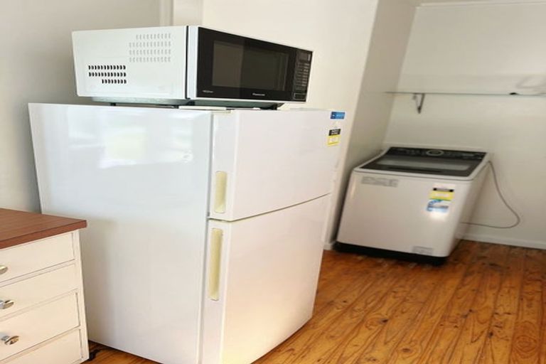 Photo of property in 3a Oakleigh Street, Maungaraki, Lower Hutt, 5010