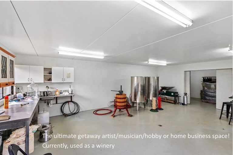 Photo of property in 76 Brick Bay Drive, Sandspit, Warkworth, 0982