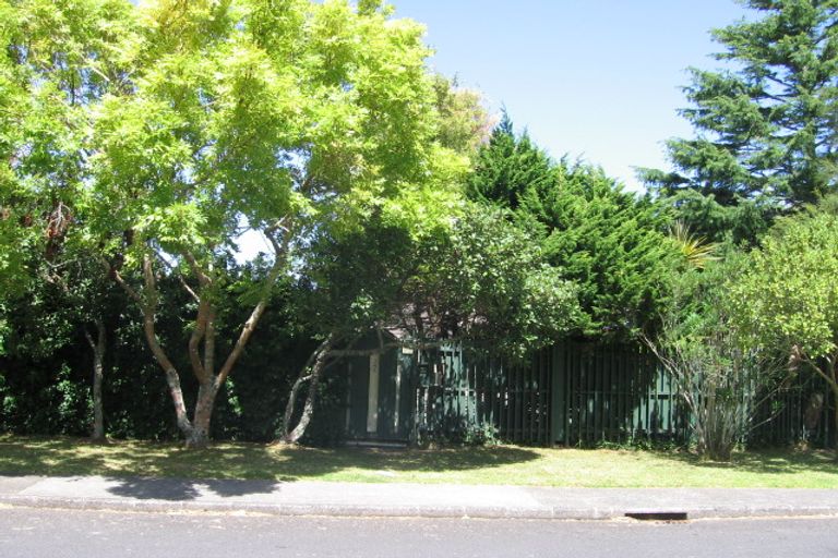 Photo of property in 1 Cunliffe Place, Glenfield, Auckland, 0629