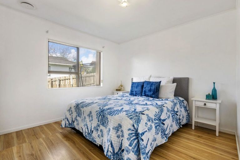 Photo of property in 2/16 Caribbean Drive, Unsworth Heights, Auckland, 0632