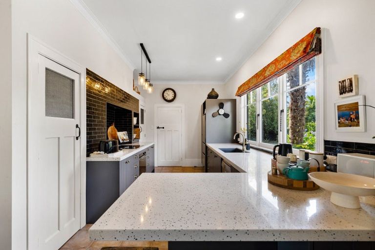 Photo of property in 16 Reynolds Road, Havelock North, 4130