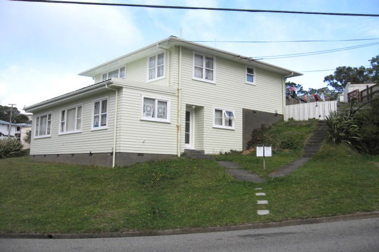 Photo of property in 1a Link Road, Newlands, Wellington, 6037