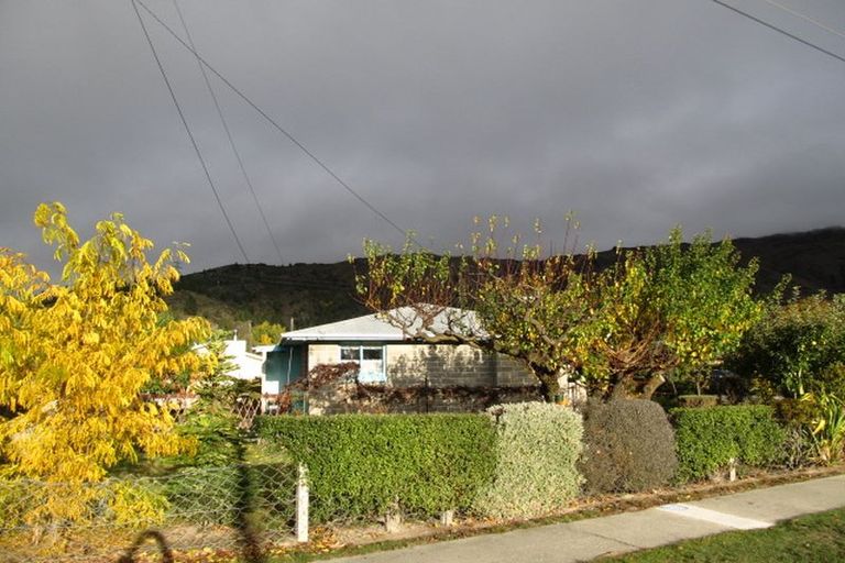 Photo of property in 2 Pyke Street, Clyde, 9330