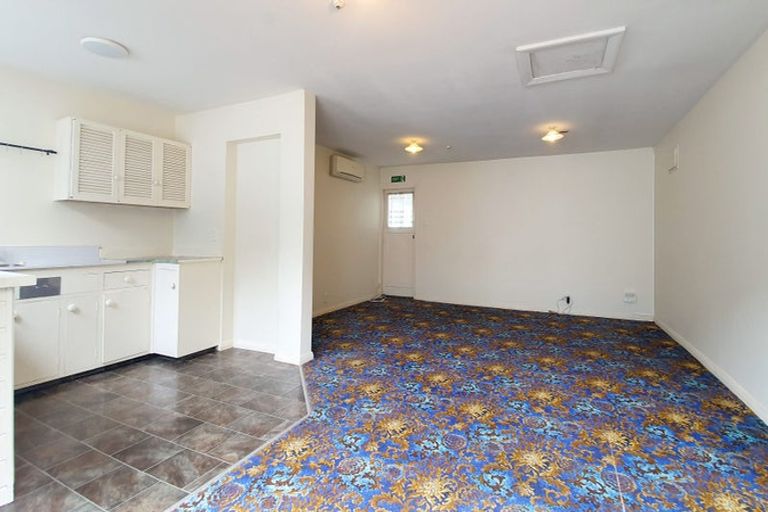 Photo of property in 2 Hawkhurst Road, Lyttelton, 8082