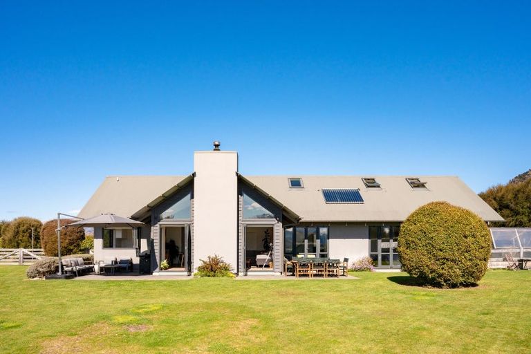 Photo of property in 10 Matheson Crescent, Albert Town, Wanaka, 9305